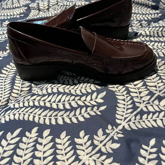 Old Navy Faux Leather Chunky Heel Loafers - Picture 2 of 6